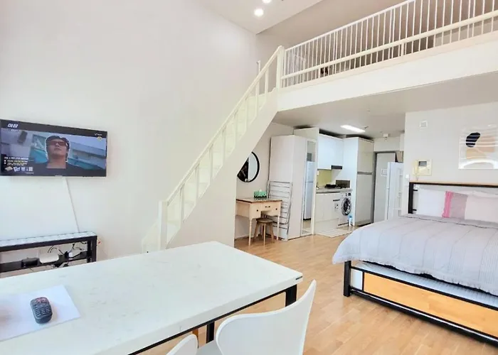 Js House Hongdae *